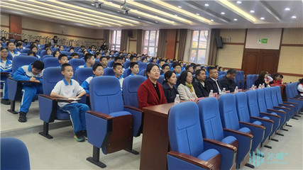 老年大学是否开设文化课？