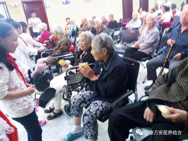 全班敬老院慰问老人活动方案制定：关爱夕阳，温暖同行计划