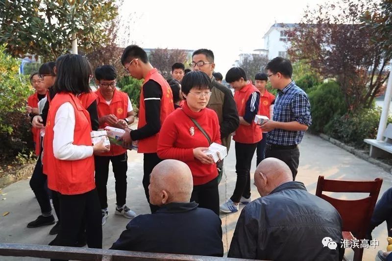 同学们走进养老院，共探老人生活状况传递温暖关怀